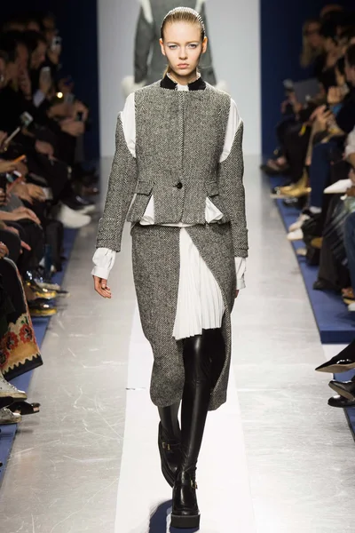 Look 28